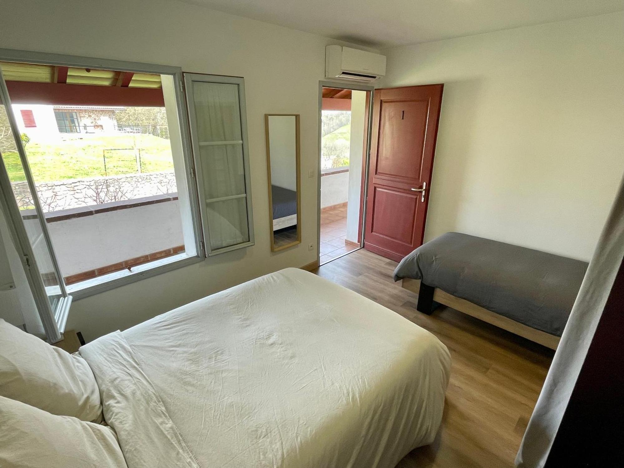 Chambres Zazpiak Saint-Jean-Pied-de-Port Ruang foto